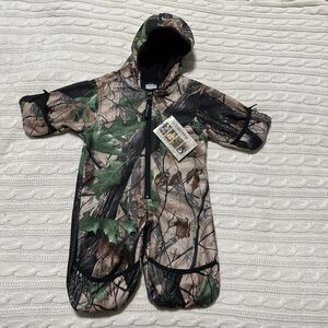 Oakiwear NWT 12 Months Baby Camo Bodysuit Warm Mittens Footed Option